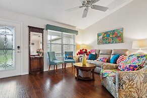 Charming Villages Home w/ Lanai & Golf Cart!