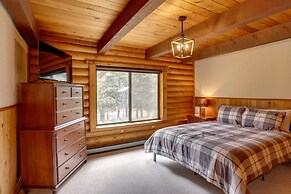 Pet-friendly Bayfield Cabin w/ Game Room & Hot Tub