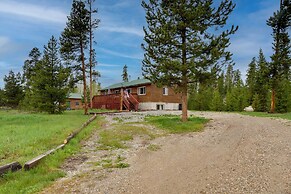 Mtn Views & Fireplace: Grand Lake Cabin Rental!