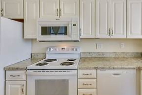 Cozy Westbrook Vacation Rental - Walk to Beach!