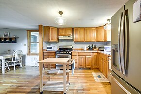 Meredith Home w/ Deck: 6 Mi to Lake Winnipesaukee!