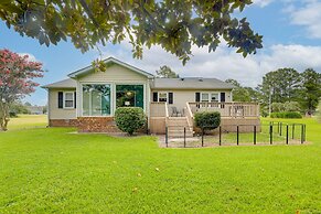 New Bern Vacation Rental w/ Community Amenities!