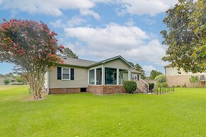 New Bern Vacation Rental w/ Community Amenities!