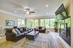 Lakefront Osage Beach Retreat w/ Boat Slip!