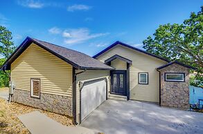 Lakefront Osage Beach Retreat w/ Boat Slip!