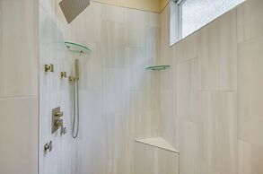 Lakefront Osage Beach Retreat w/ Boat Slip!