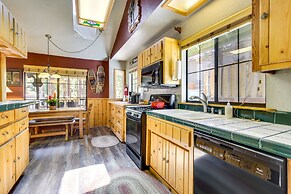 Central Big Bear Lake Retreat w/ Private Hot Tub!