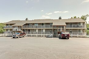 Walk to Pool + Lake: Cozy Osage Beach Condo
