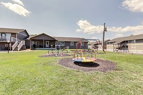 Walk to Pool + Lake: Cozy Osage Beach Condo