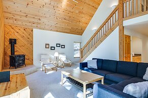 Spacious Vacation Rental Cabin ~ 4 Mi to Big Trees