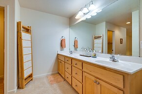 Spacious Vacation Rental Cabin ~ 4 Mi to Big Trees