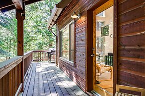Spacious Vacation Rental Cabin ~ 4 Mi to Big Trees