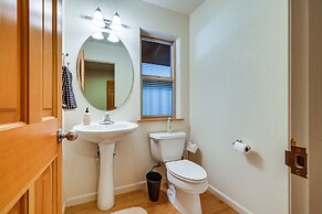 Spacious Vacation Rental Cabin ~ 4 Mi to Big Trees