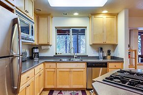 Spacious Vacation Rental Cabin ~ 4 Mi to Big Trees