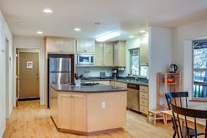 Spacious Vacation Rental Cabin ~ 4 Mi to Big Trees