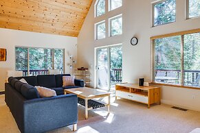 Spacious Vacation Rental Cabin ~ 4 Mi to Big Trees