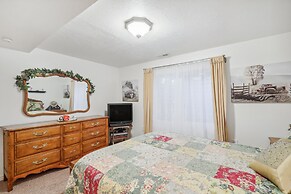 Cozy American Fork Retreat w/ Electric Fireplace