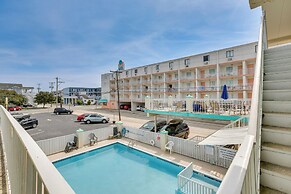 Wildwood Condo w/ Community Pool: Walk to Beach!