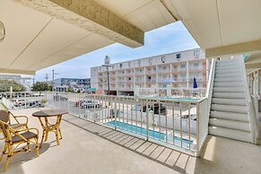 Wildwood Condo w/ Community Pool: Walk to Beach!