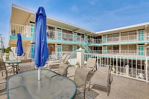 Wildwood Condo w/ Community Pool: Walk to Beach!