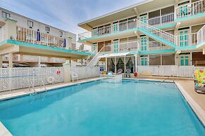 Wildwood Condo w/ Community Pool: Walk to Beach!
