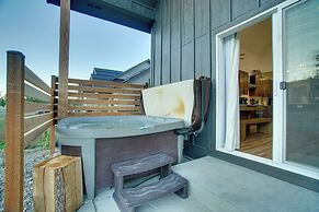 Modern Donnelly Cabin w/ Private Hot Tub