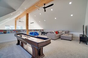 Modern Donnelly Cabin w/ Private Hot Tub