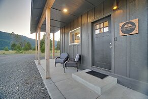 Modern Donnelly Cabin w/ Private Hot Tub