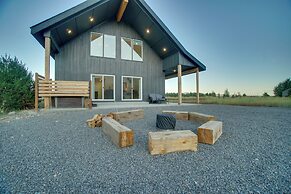 Modern Donnelly Cabin w/ Private Hot Tub