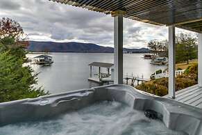 Waterfront Smith Mountain Lake Home w/ Dock!