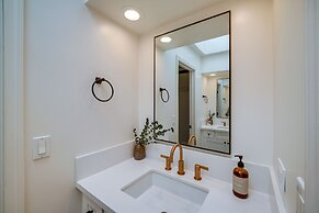 Bakersfield Oasis: Private Pool, Hot Tub & Patio!