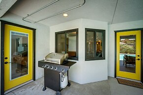 Bakersfield Oasis: Private Pool, Hot Tub & Patio!