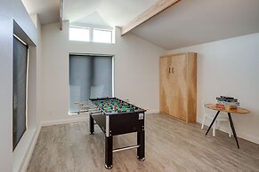 Bakersfield Oasis: Private Pool, Hot Tub & Patio!