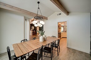 Bakersfield Oasis: Private Pool, Hot Tub & Patio!