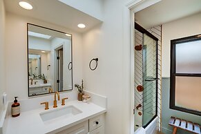 Bakersfield Oasis: Private Pool, Hot Tub & Patio!