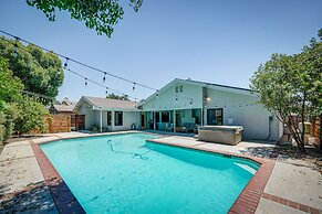 Bakersfield Oasis: Private Pool, Hot Tub & Patio!