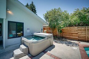 Bakersfield Oasis: Private Pool, Hot Tub & Patio!