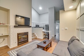 16 Mi to Dia: Townhome w/ Fireplace in Aurora