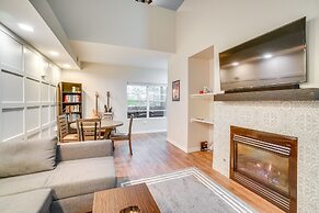 16 Mi to Dia: Townhome w/ Fireplace in Aurora