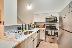 16 Mi to Dia: Townhome w/ Fireplace in Aurora