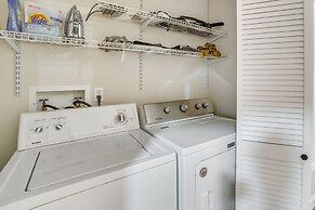 16 Mi to Dia: Townhome w/ Fireplace in Aurora