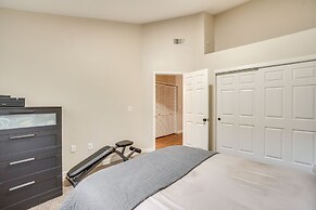 16 Mi to Dia: Townhome w/ Fireplace in Aurora