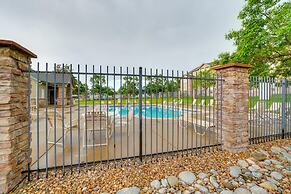 16 Mi to Dia: Townhome w/ Fireplace in Aurora