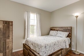 Spacious Aurora Home: 20 Mi to Downtown Denver!