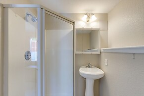 Spacious Aurora Home: 20 Mi to Downtown Denver!