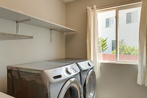 Spacious Aurora Home: 20 Mi to Downtown Denver!