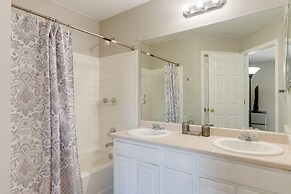 Spacious Aurora Home: 20 Mi to Downtown Denver!