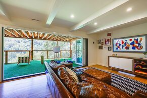 Unique Larkspur Cabin w/ Treetop Mountain Views!