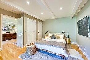 Unique Larkspur Cabin w/ Treetop Mountain Views!