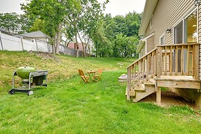 Glen Cove Vacation Rental < 1 Mi to Downtown!